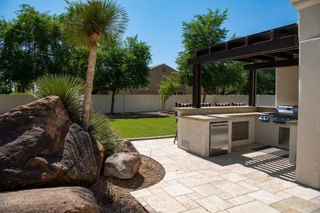 Finished patio and outdoor kitchen