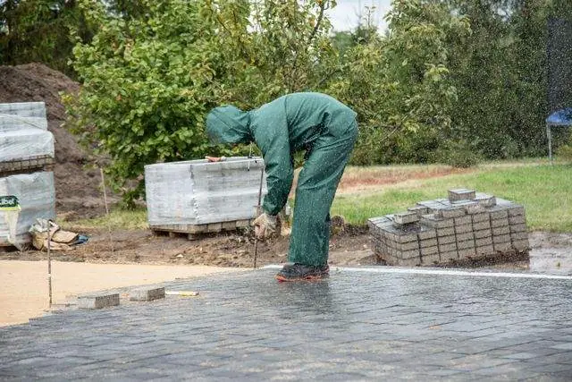 Checking level across the base