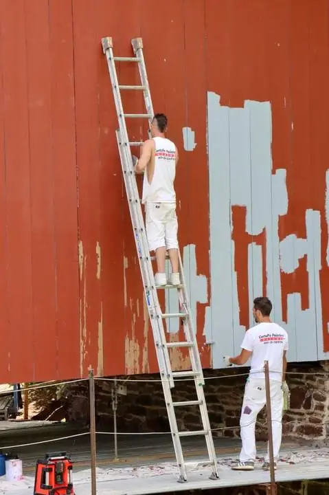 Priming the siding after scraping